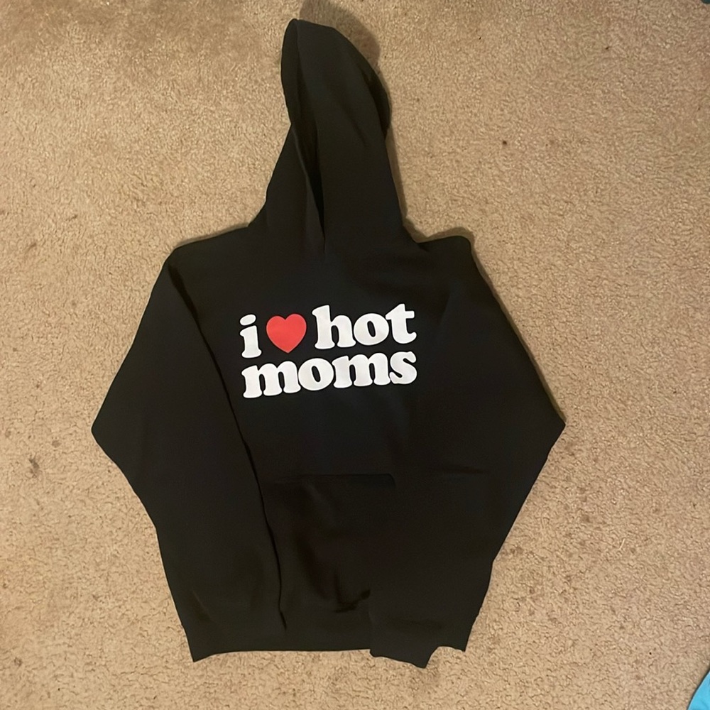 Danny Duncan “I love hot moms” hoodie